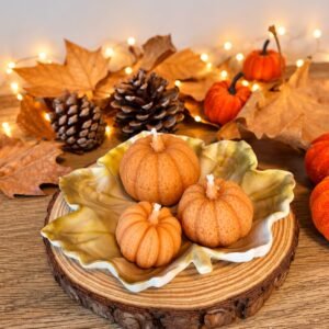 Hoja de Otoño con velitas de calabaza